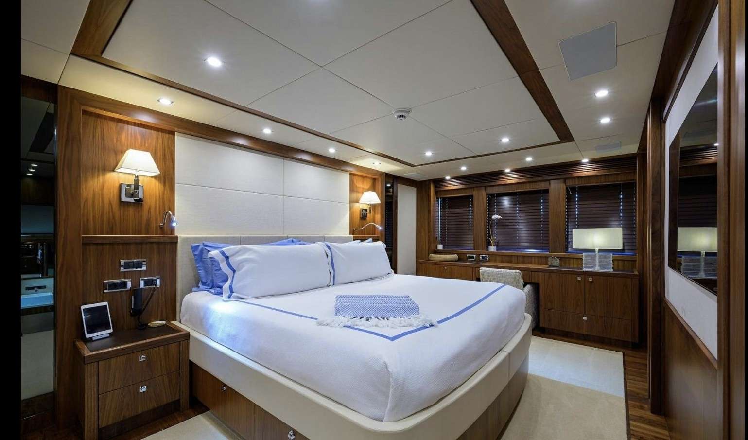 Yacht Photo 13